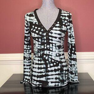 NWT Rock & Republic long sleeve button tee